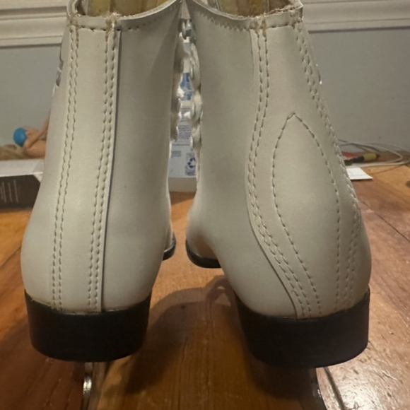 Lake Placid Girls Figure Ice Skates - Picture 5 of 6